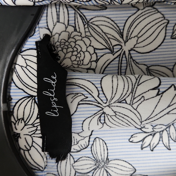 Lipslide| Floral Blouse - Picture 6 of 6
